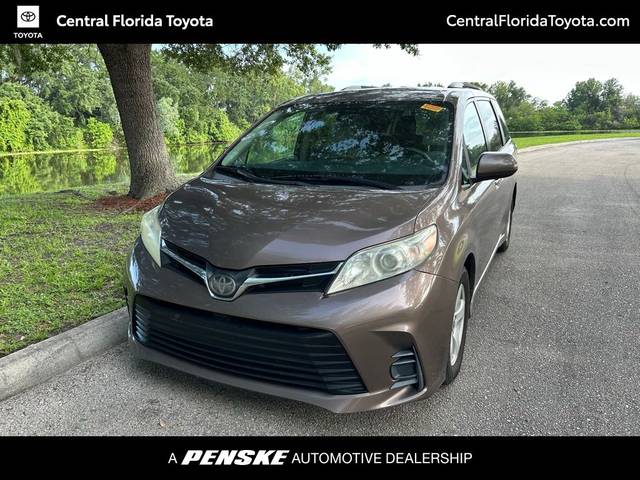 2020 Toyota Sienna LE FWD photo