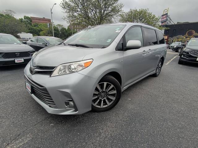 2020 Toyota Sienna XLE Premium AWD photo