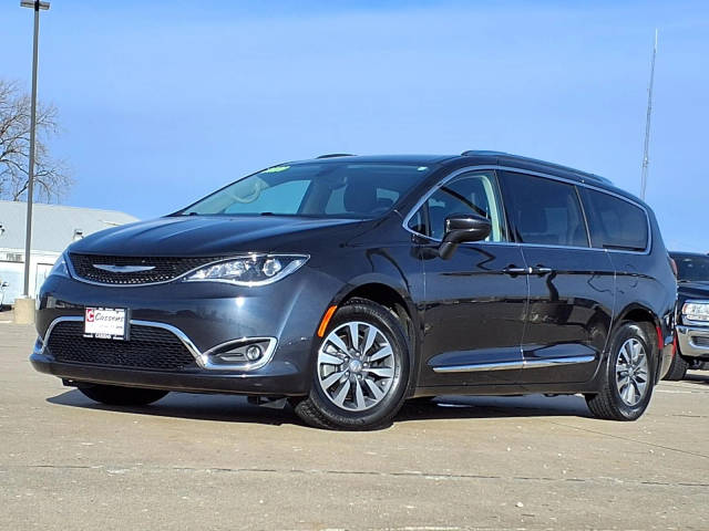 2020 Chrysler Pacifica Minivan Touring L Plus FWD photo