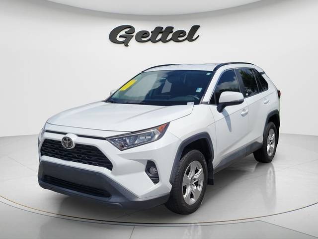 2020 Toyota RAV4 XLE FWD photo