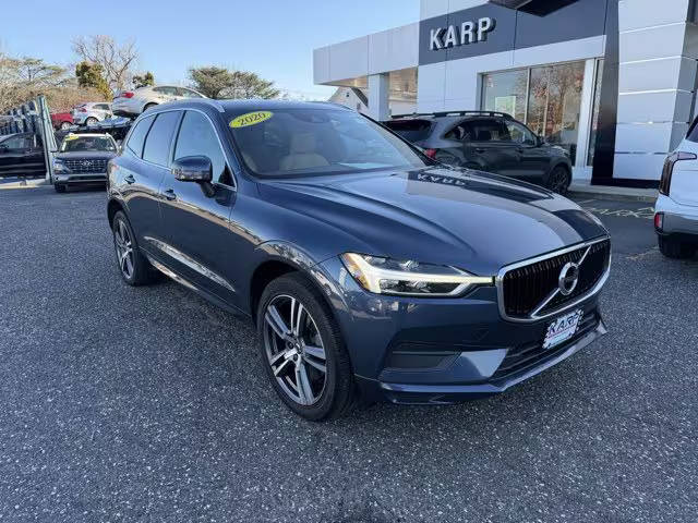 2020 Volvo XC60 Momentum AWD photo