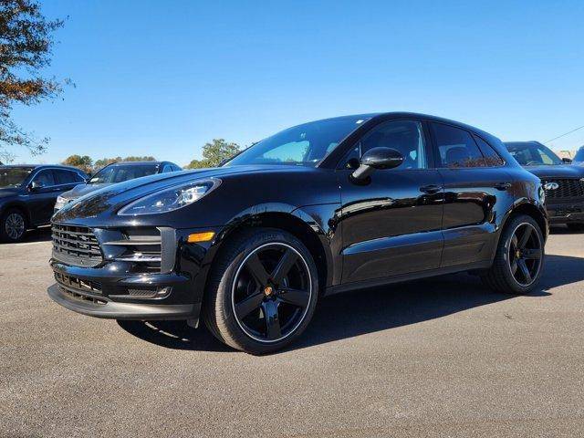 2020 Porsche Macan  AWD photo