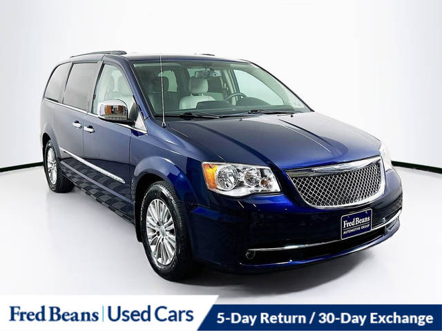 2015 Chrysler Town and Country Touring-L FWD photo