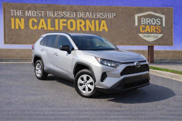 2020 Toyota RAV4 LE FWD photo