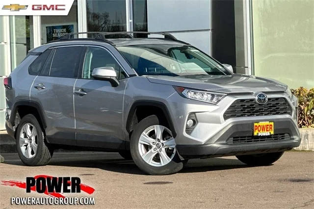 2020 Toyota RAV4 XLE AWD photo