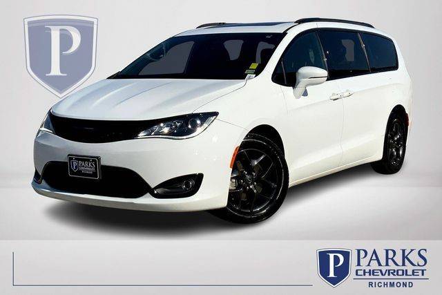 2020 Chrysler Pacifica Minivan Limited FWD photo