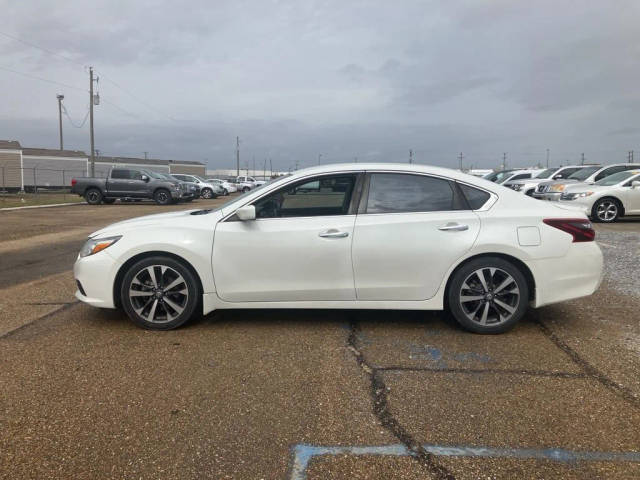 2017 Nissan Altima 2.5 SR FWD photo