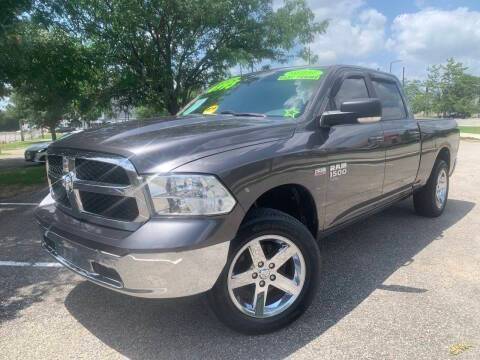 2019 Ram 1500 SLT 4WD photo