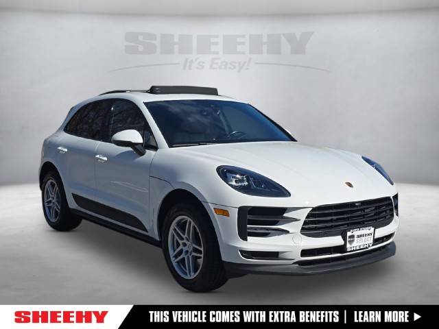 2020 Porsche Macan  AWD photo
