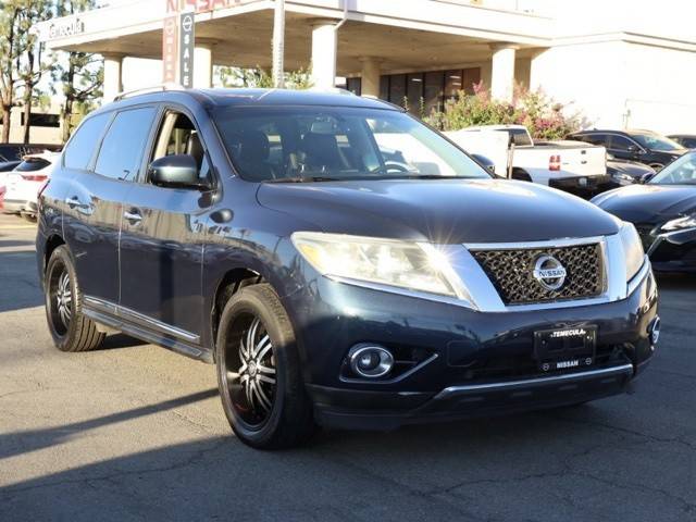 2015 Nissan Pathfinder Platinum FWD photo