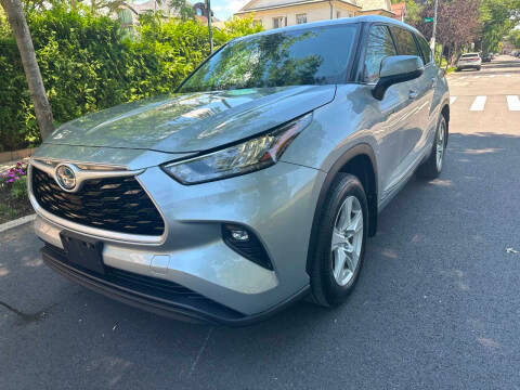 2020 Toyota Highlander Hybrid LE AWD photo