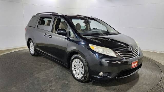 2015 Toyota Sienna XLE FWD photo