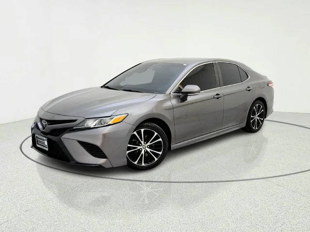 2020 Toyota Camry SE FWD photo
