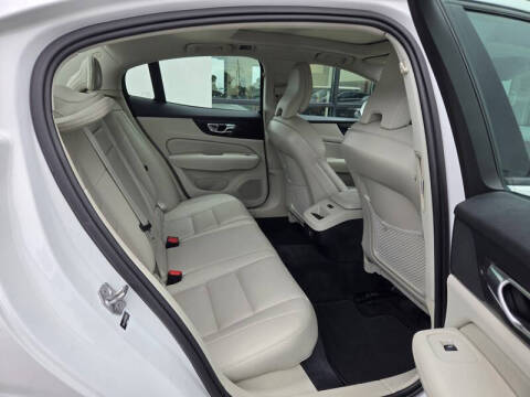2019 Volvo S60 Momentum AWD photo