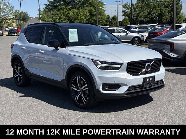 2020 Volvo XC40 R-Design FWD photo