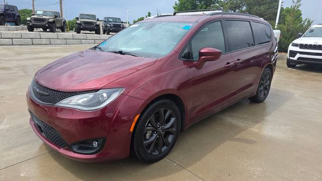2020 Chrysler Pacifica Minivan Touring L Plus FWD photo