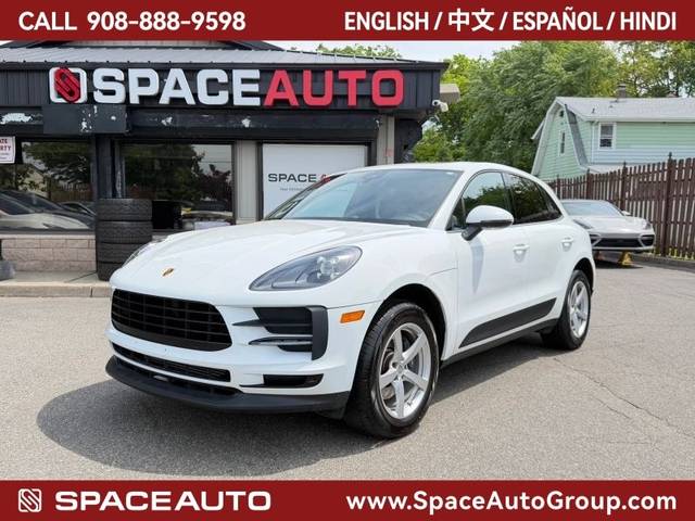2020 Porsche Macan AWD photo