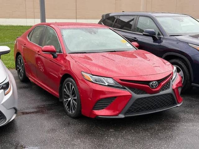 2020 Toyota Camry SE FWD photo
