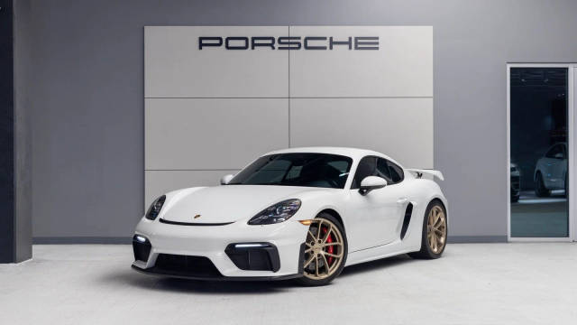 2020 Porsche Cayman GT4 RWD photo