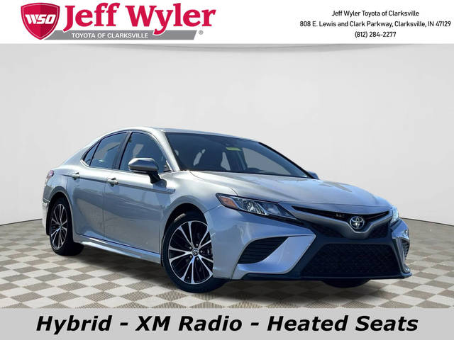 2020 Toyota Camry Hybrid SE FWD photo