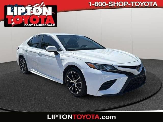 2020 Toyota Camry SE FWD photo