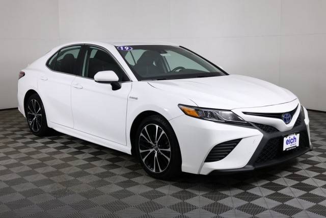 2019 Toyota Camry Hybrid SE FWD photo