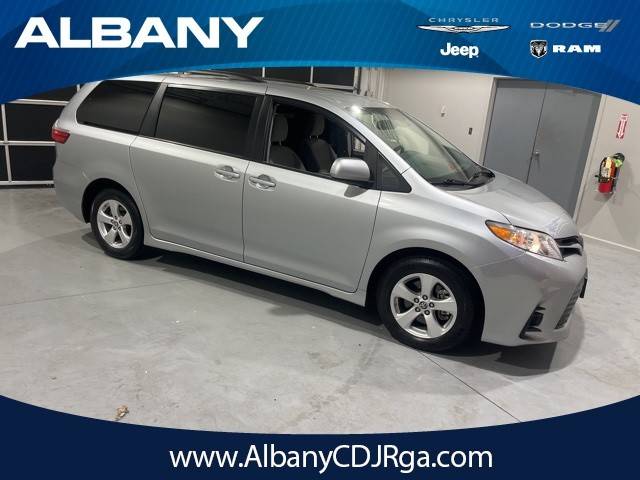 2020 Toyota Sienna LE FWD photo