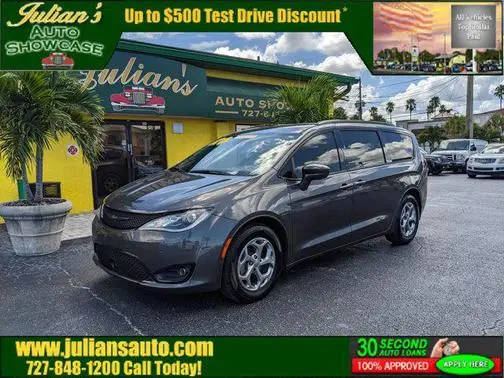 2020 Chrysler Pacifica Minivan Touring L FWD photo