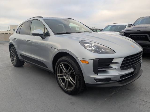 2020 Porsche Macan  AWD photo