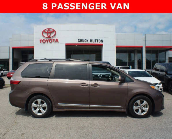 2020 Toyota Sienna LE FWD photo