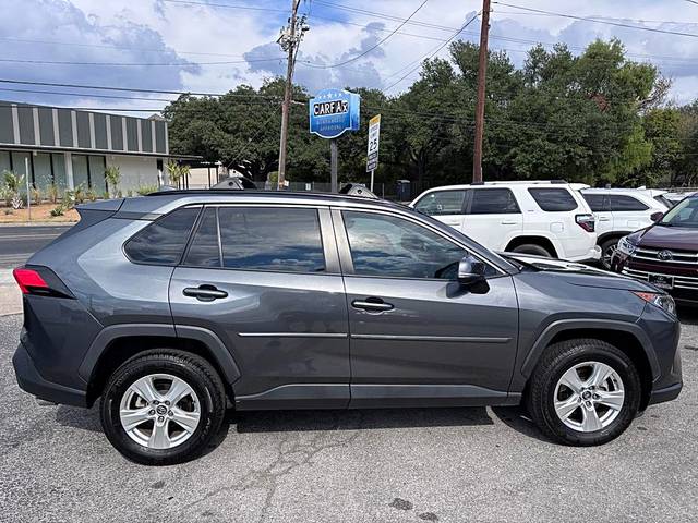 2020 Toyota RAV4 XLE FWD photo