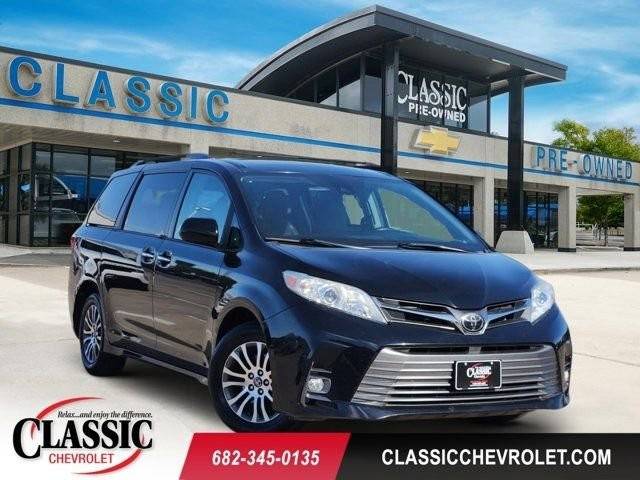 2019 Toyota Sienna XLE FWD photo