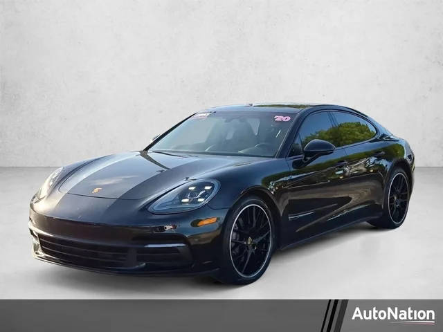 2020 Porsche Panamera  RWD photo