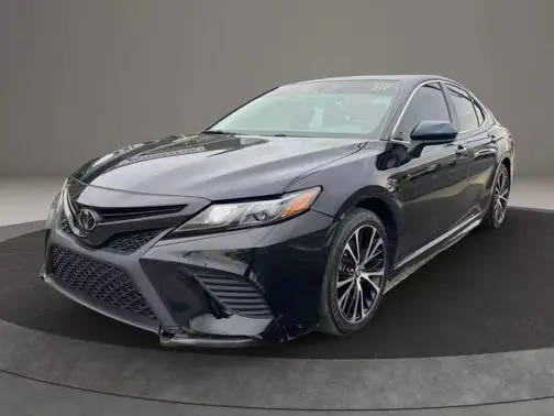 2020 Toyota Camry SE FWD photo