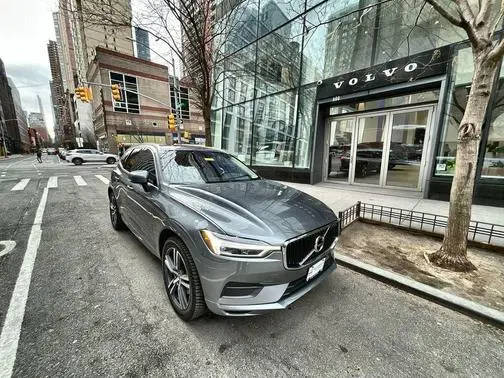 2020 Volvo XC60 Momentum AWD photo