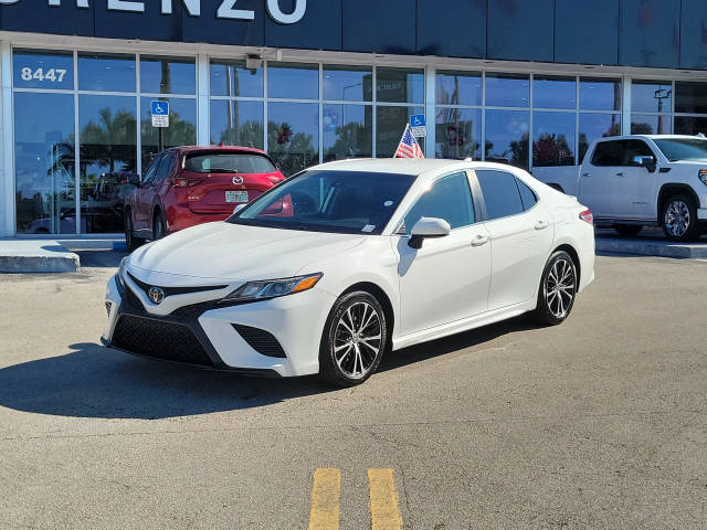 2020 Toyota Camry SE FWD photo