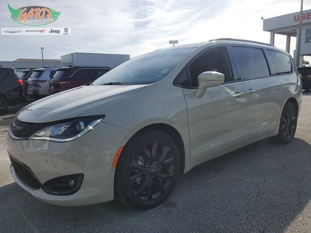 2020 Chrysler Pacifica Minivan Limited FWD photo