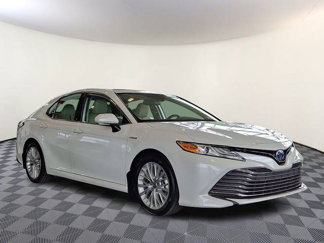 2020 Toyota Camry Hybrid XLE FWD photo