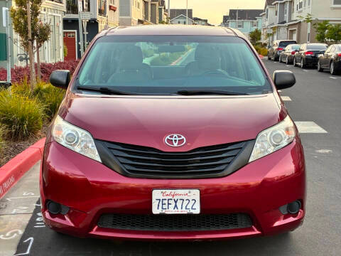 2015 Toyota Sienna L FWD photo
