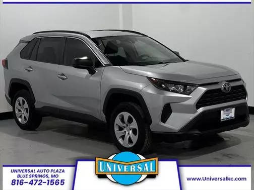 2020 Toyota RAV4 LE FWD photo