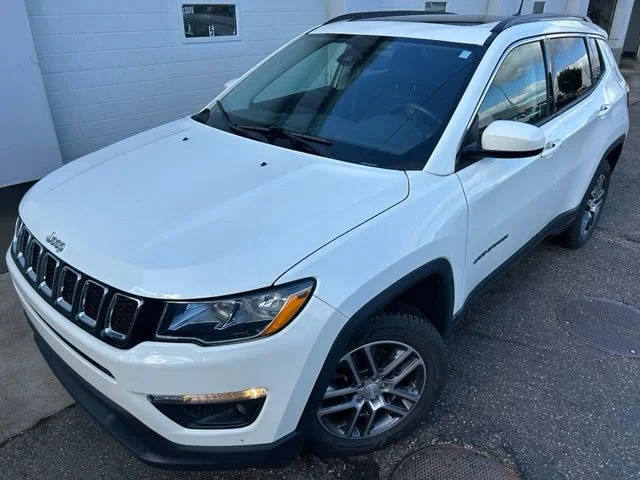 2020 Jeep Compass Latitude w/Sun/Safety Pkg 4WD photo