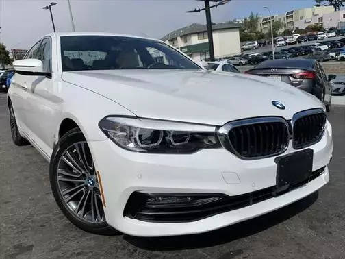 2018 BMW 5 Series 530e iPerformance RWD photo