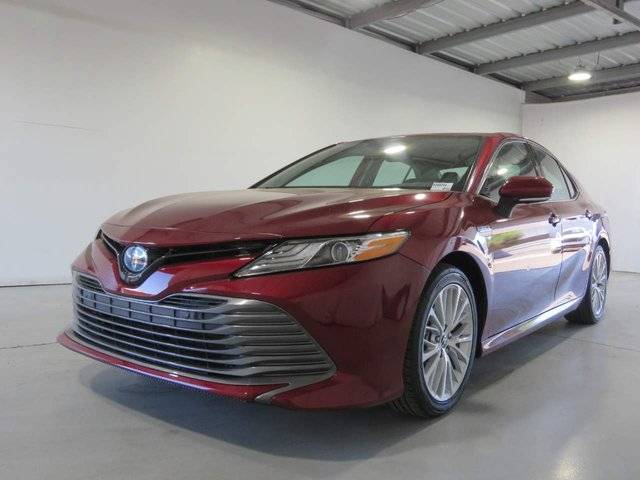 2020 Toyota Camry Hybrid XLE FWD photo