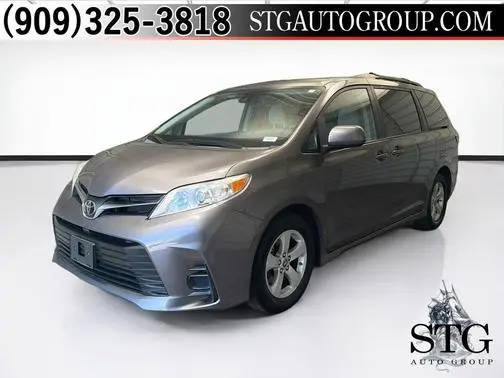2020 Toyota Sienna LE FWD photo