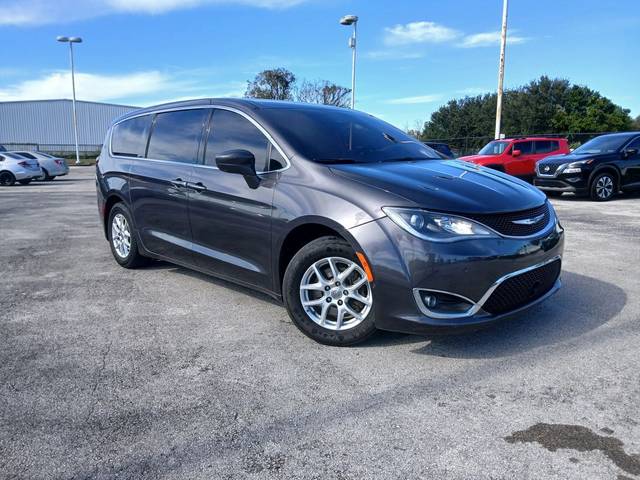 2020 Chrysler Pacifica Minivan Touring FWD photo
