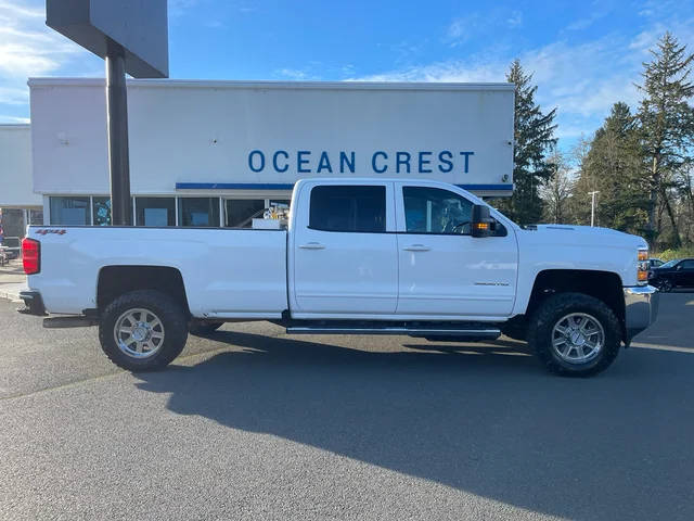 2018 Chevrolet Silverado 3500HD LT 4WD photo