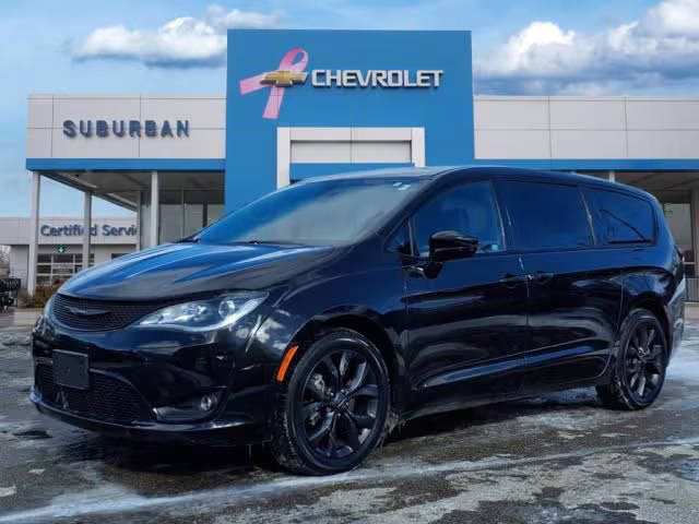 2020 Chrysler Pacifica Minivan Touring FWD photo