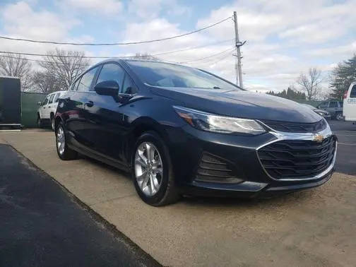 2019 Chevrolet Cruze LT FWD photo