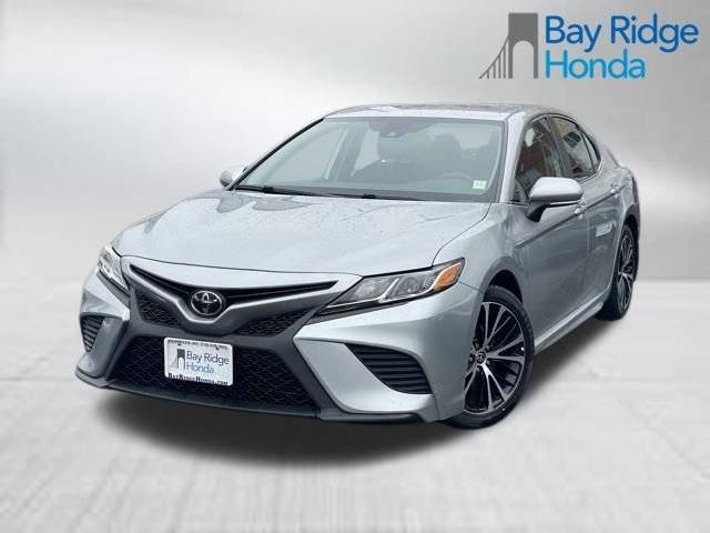 2020 Toyota Camry SE FWD photo