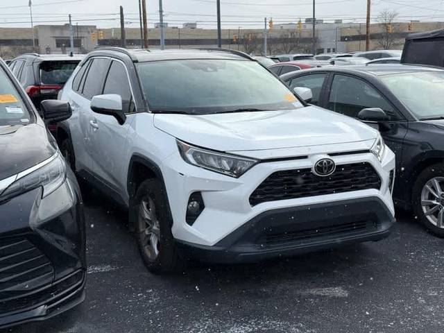 2020 Toyota RAV4 XLE FWD photo